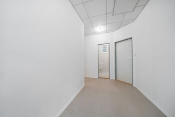 Prodej obchodních prostor 227 m², Benešov