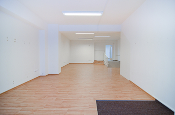 přízemí - Prodej obchodních prostor 406 m², Břeclav