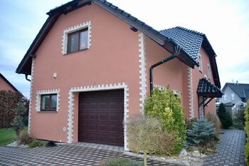 Prodej domu 197 m², Kněžmost