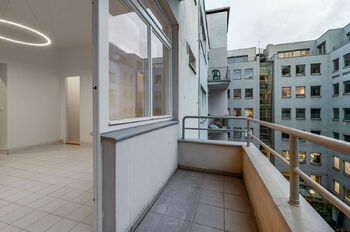 Balkon do vnitrobloku. Kuchyně s jídelnou. Pronájem 4+KK, Londýnská 83, Praha 2 - Vinohrady. - Pronájem bytu 4+kk v osobním vlastnictví 105 m², Praha 2 - Vinohrady