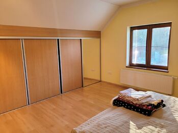 Pronájem domu 174 m², Mezouň