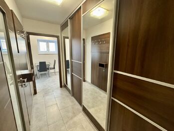 Pronájem bytu 1+1 v osobním vlastnictví 46 m², Mníšek pod Brdy