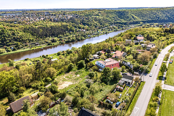 Prodej pozemku 1070 m², Husinec