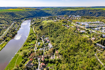 Prodej pozemku 1070 m², Husinec