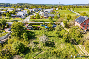 Prodej pozemku 1070 m², Husinec