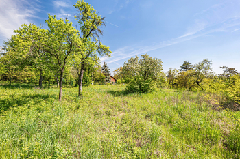 Prodej pozemku 1070 m², Husinec