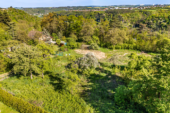Prodej pozemku 1070 m², Husinec
