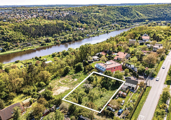 Prodej pozemku 1070 m², Husinec