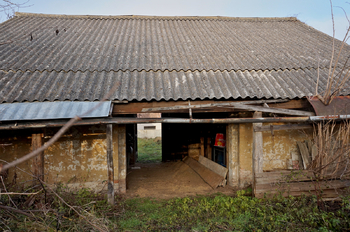 Pohled na stodolu ze zadní části pozemku - Prodej pozemku 617 m², Dětkovice