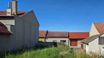 Pohled z pozemku k ulici - Prodej pozemku 635 m², Dětkovice
