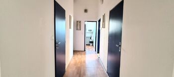 Pronájem obchodních prostor 328 m², Praha 8 - Kobylisy