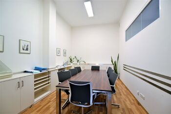 Pronájem obchodních prostor 328 m², Praha 8 - Kobylisy