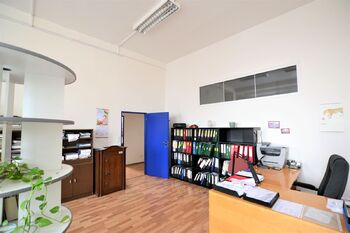 Pronájem obchodních prostor 328 m², Praha 8 - Kobylisy