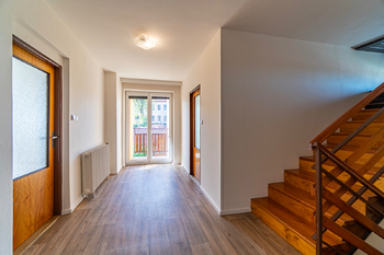 Prodej obchodních prostor 631 m², Hluboké Mašůvky