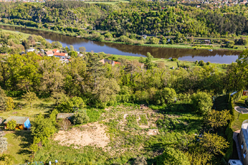 Prodej pozemku 1885 m², Husinec