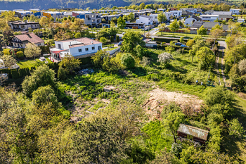 Prodej pozemku 1885 m², Husinec