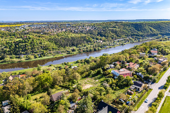 Prodej pozemku 1885 m², Husinec