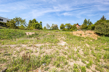 Prodej pozemku 1885 m², Husinec