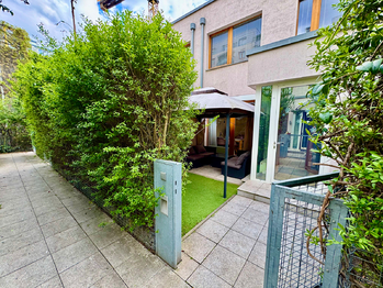 Vchod na předzahrádku/terasu - Prodej bytu 3+kk v osobním vlastnictví 96 m², Praha 9 - Libeň