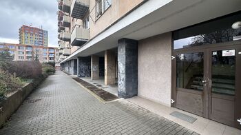 vstup do domu - Prodej bytu 2+1 v družstevním vlastnictví 63 m², České Budějovice