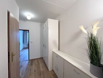 Pronájem bytu 2+kk v osobním vlastnictví 45 m², Praha 9 - Černý Most