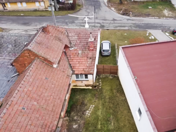 Pohled na dvůr a parkování - Prodej pozemku 534 m², Moravany