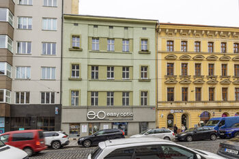 pohled na dům z ulice - Prodej bytu 4+kk v osobním vlastnictví 138 m², Praha 2 - Vinohrady