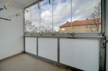 zasklený balkon - Prodej bytu 3+1 v osobním vlastnictví 75 m², Kolín