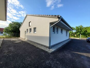 Pronájem výrobních prostor 460 m², Vražné