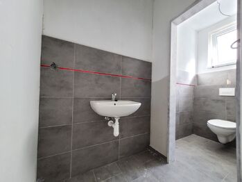 Pronájem výrobních prostor 460 m², Vražné