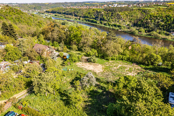 Prodej pozemku 3223 m², Husinec