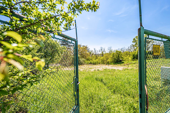 Prodej pozemku 3223 m², Husinec