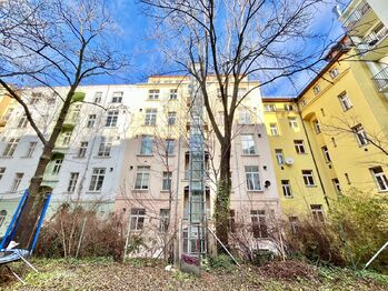 Prodej bytu 1+kk v osobním vlastnictví 48 m², Praha 3 - Vinohrady