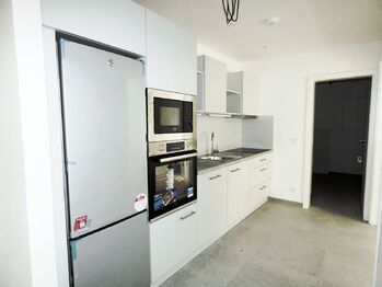 plně vybavená kuchyň  - Pronájem bytu 3+1 v osobním vlastnictví 75 m², Roztoky