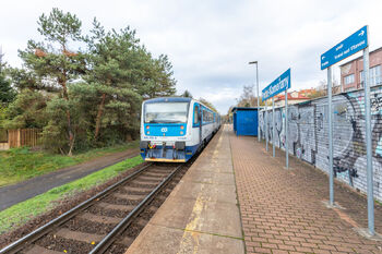 Vlaková zastávka - Prodej bytu 1+kk v osobním vlastnictví 26 m², Praha 4 - Komořany