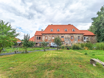 Prodej historického objektu 1000 m², Žáky