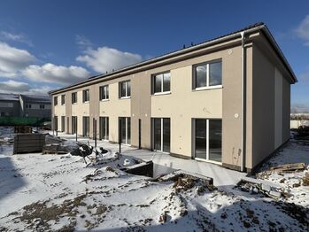 pohled na dům ze zahrady - Prodej domu 168 m², Buštěhrad 