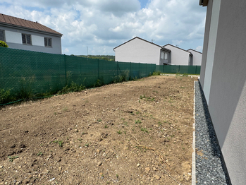 zahrada okolo domu - Prodej domu 168 m², Buštěhrad