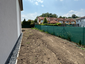 zahrada okolo domu - Prodej domu 168 m², Buštěhrad