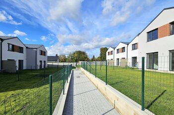 zahrady - Prodej domu 138 m², Milovice