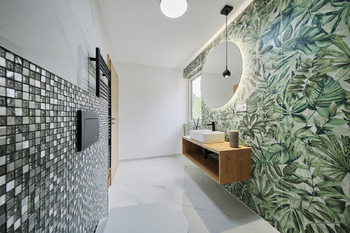 koupelna v 2NP - Prodej domu 95 m², Prachatice