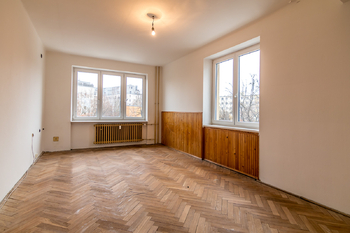 Obývací pokoj - Prodej bytu 2+1 v osobním vlastnictví 53 m², Praha 4 - Michle