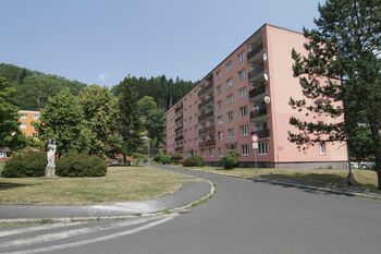 Přední část domu - Pronájem bytu 1+1 v osobním vlastnictví 38 m², Nejdek