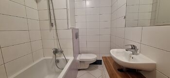 Koupelna s WC - Pronájem bytu 1+1 v osobním vlastnictví 32 m², Vyškov