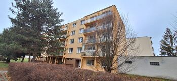 Pohled na dům  - Pronájem bytu 1+1 v osobním vlastnictví 32 m², Vyškov