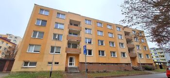 Pohled na dům - Pronájem bytu 1+1 v osobním vlastnictví 32 m², Vyškov