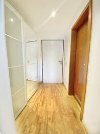 Pronájem bytu 2+kk v osobním vlastnictví 55 m², Praha 8 - Libeň