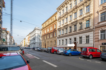 Prodej bytu 3+kk v osobním vlastnictví 83 m², Praha 5 - Smíchov