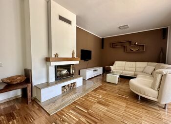 Prodej domu 220 m², Hrusice