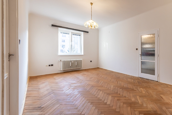 obývací pokoj - Prodej bytu 2+1 v osobním vlastnictví 69 m², Praha 3 - Žižkov